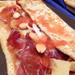 Crepería del Mar - Crepe de ibérico, parmesano, almendras y tomate rallado.