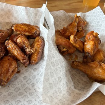 4 Hands Brewing - 2 orders of Wings - Sweet & Spicy (L) and Buffalo (R) - excellent! - Breweries Near Me - Saint Louis, Missouri