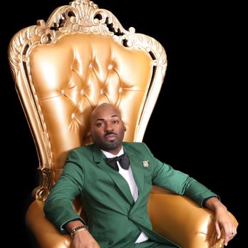 Picture Yourselfie - Throne chair - Session Photography Near Me - Milford, Ohio Picture Yourselfie - Throne chair - Session Photography Near Me - Milford, Ohio
