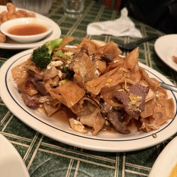 Thai Valley - crispy! pad sea-ewe with pork - Thai Near Me - Chicago, Illinois Thai Valley - crispy! pad sea-ewe with pork - Thai Near Me - Chicago, Illinois
