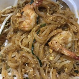 Chicken and shrimp pad thai Togo Chicken and shrimp pad thai Togo