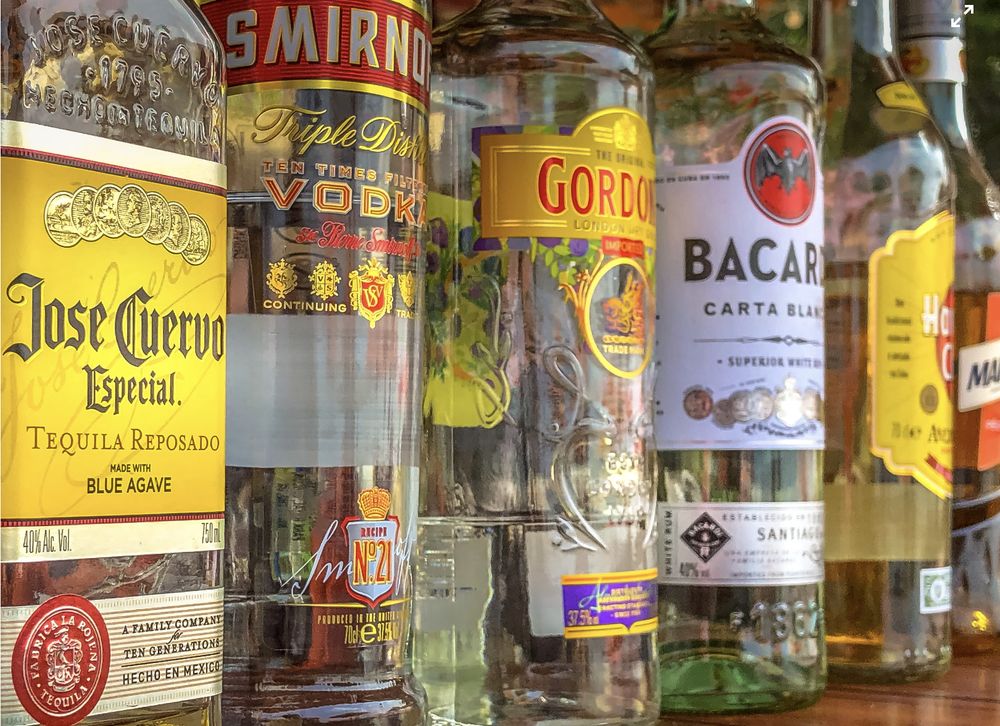 7 Liquor Store Logo