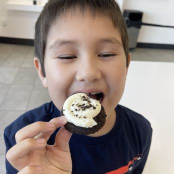 Crumbl - Valencia - Bakeries Near Me - Valencia, California Crumbl - Valencia - Bakeries Near Me - Valencia, California