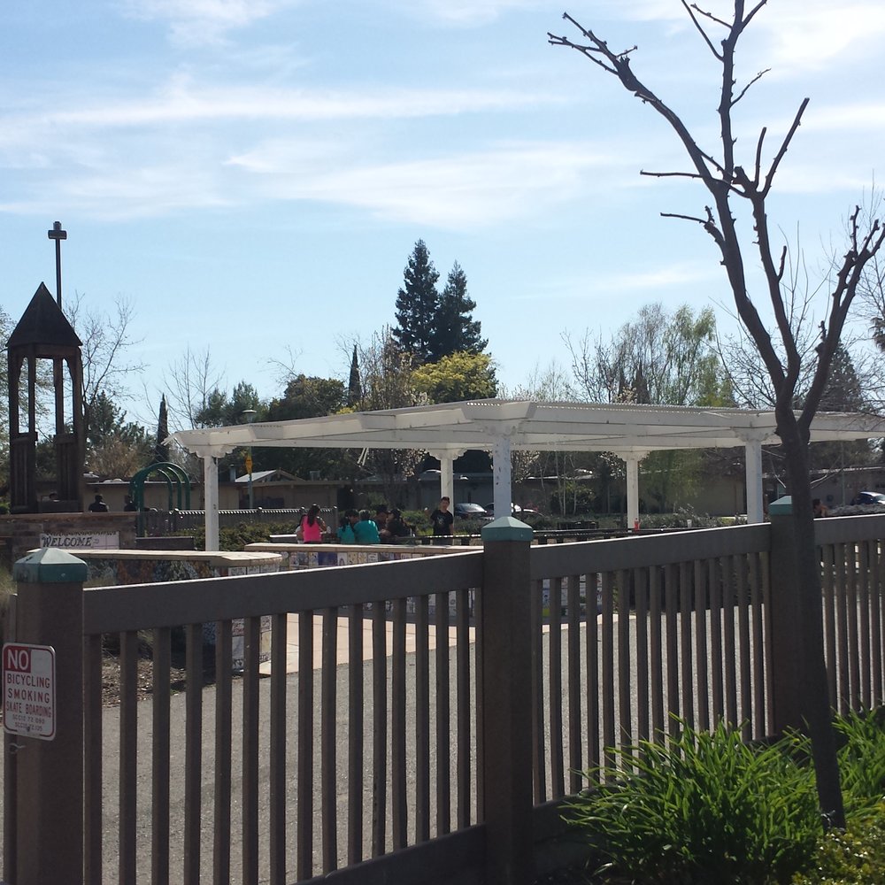 Fort Natomas - The park and eating area - Parks Near Me - Sacramento, California
