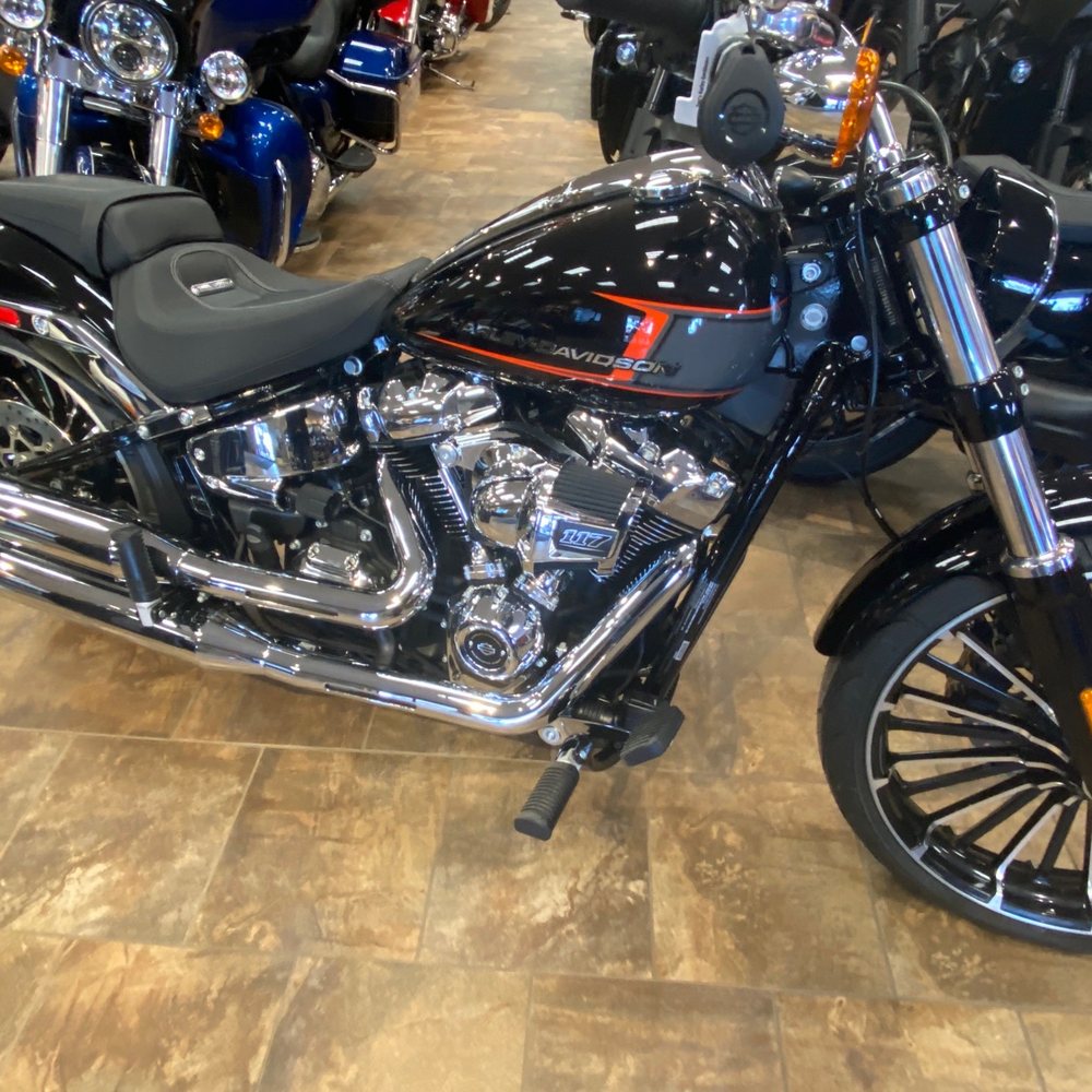 Docs Harley Davidson - This is a Harley. CHROME N ALL. - Motorcycle Dealers Near Me - Bonduel, Wisconsin Docs Harley Davidson - This is a Harley. CHROME N ALL. - Motorcycle Dealers Near Me - Bonduel, Wisconsin