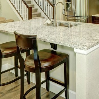 Flux Construction - A decorative wall at the back of the island to bland in the the dining area. - General Contractors Near Me - Toluca Lake, California