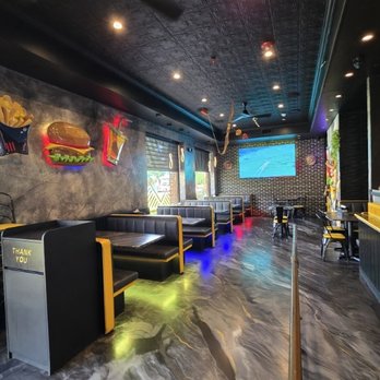Made in Colombia - Seating - Fast Food Near Me - Hicksville, New York Made in Colombia - Seating - Fast Food Near Me - Hicksville, New York