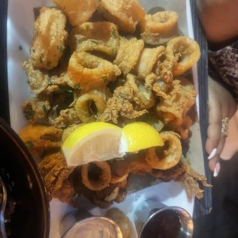 Spotted Horse Tavern - Crispy Point Judith Calamari - New American Near Me - Westport, Connecticut Spotted Horse Tavern - Crispy Point Judith Calamari - New American Near Me - Westport, Connecticut