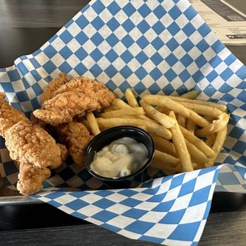 The Wolf Den Bar and Grill - Tenders - Bars Near Me - Reno, Nevada