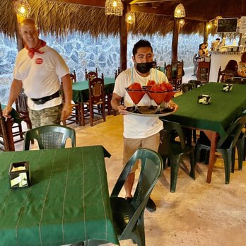Jungle Pizza - Ruben overlooking our order - Pizza Near Me - Zihuatanejo, GRO