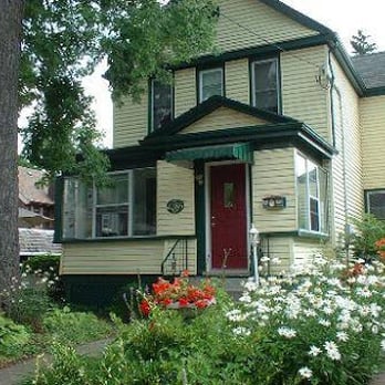 Andrea's Bed and Breakfast - Celebrate a Wedding, Honeymoon, Anniversary, Birthday or Special Occasion - Bed & Breakfast Near Me - Niagara Falls, Ontario