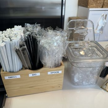 Da Vien Coffee - Utensils with sippy cap - Desserts Near Me - Westminster, California Da Vien Coffee - Utensils with sippy cap - Desserts Near Me - Westminster, California