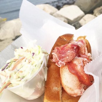 Footbridge Lobster - Lobster Roll and Coleslaw (ig: tmfoodies) - Seafood Near Me - Ogunquit, Maine