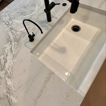 Everest Granite & Cabinets - Kitchen island with farmhouse sink. - Cabinetry Near Me - Scottsdale, Arizona Everest Granite & Cabinets - Kitchen island with farmhouse sink. - Cabinetry Near Me - Scottsdale, Arizona