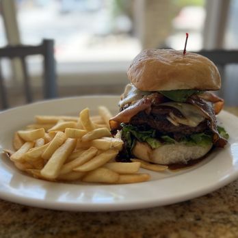 6 Klicks Cafe - Hickory Burger with avocado - Cafes Near Me - Helotes, Texas