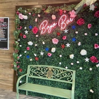 Baya Bar - Acai & Smoothie Shop - Sitting area to wait for orders - Juice Bars & Smoothies Near Me - Howard Beach, New York