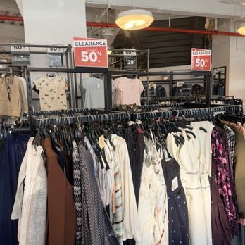 Bloomingdale's Outlet - Outlet Stores Near Me - New York, New York