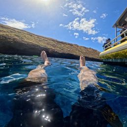 The boat and the water - floating @ Molokini crater ... The boat and the water - floating @ Molokini crater ...
