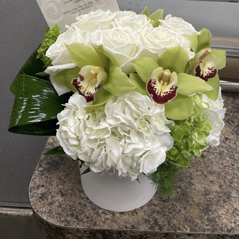 Beautiful, custom arrangement! Beautiful, custom arrangement!