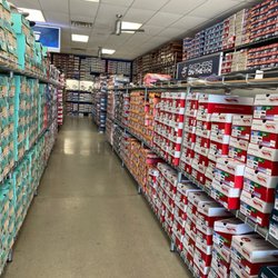 SKECHERS Warehouse Outlet - Great customer service.