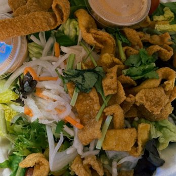 Jolene's - Ewa Beach - House spring salad with house dressing - Burgers Near Me - Ewa Beach, Hawaii