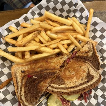 Ellie's Farmhouse - reuben with fries - Breakfast & Brunch Near Me - Southington, Connecticut
