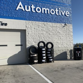 Walmart Supercenter - Automotive behind the store - Department Stores Near Me - Mesquite, Nevada