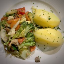 They made me a vegetarian stir fry, and it was good. Potatoes were perfect, and veggies had good flavor, though a bit too oily.