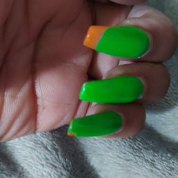 Bad gel polish chip within 1 day!!!! Bad gel polish chip within 1 day!!!!