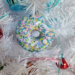 Daily Donuts - Love this Christmas tree !