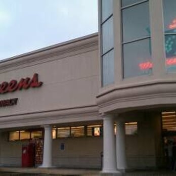 Walgreens - the front of the store - Drugstores Near Me - Saint Louis, Missouri
