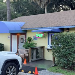 Blue Highway Pizza - Front door with a To Go Pizza pick up window