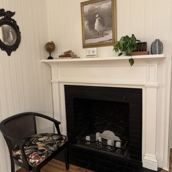 The Bellport Inn - Fireplace in our room - Hotels Near Me - Bellport, New York The Bellport Inn - Fireplace in our room - Hotels Near Me - Bellport, New York