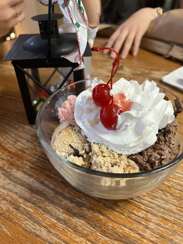 Cheri O's Coffee House & Ice Cream Parlour Logo
