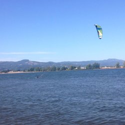 Pixie Park - Kite boarding action on the Columbia