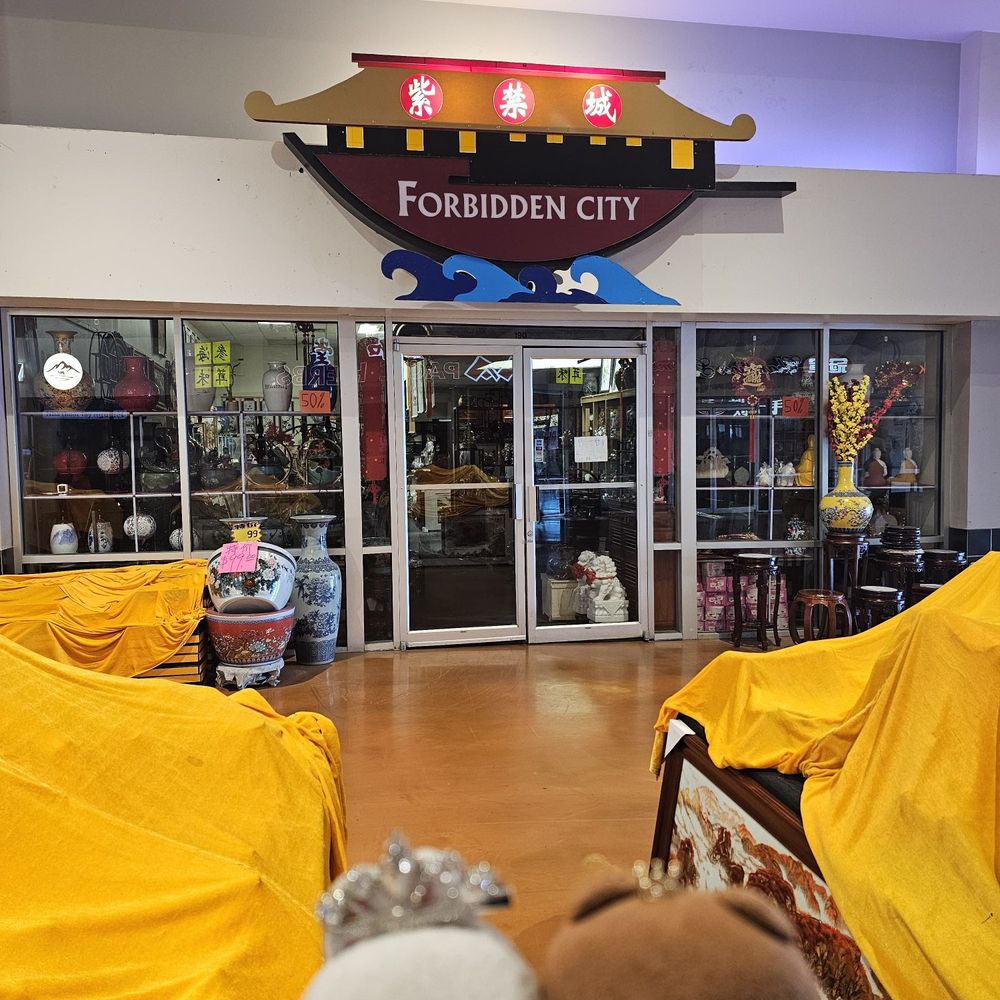 Great Wall Shopping Mall - Asian art and furnishings - Shopping Centers Near Me - Kent, Washington