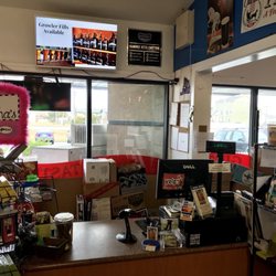Chip's Wine & Beer Market - Checkout up front