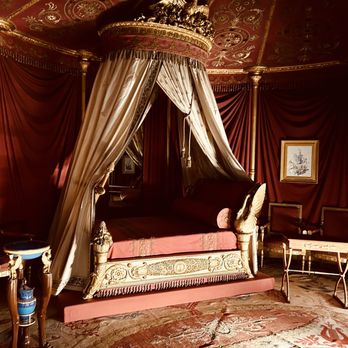 Musée Châteaux Malmaison - Josephine's bed - Museums Near Me - Rueil Malmaison, 92