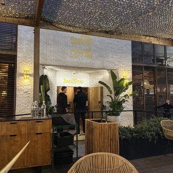 Belles Beach House - Entrance - Tiki Bars Near Me - Venice, California