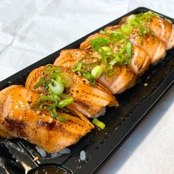 Umai Sushi - Seared Salmon Sushi