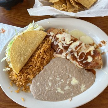 La Fuente - Combination plate with chicken - Mexican Near Me - Kirksville, Missouri
