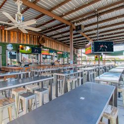Little Woodrow's Tomball - Tons of screens to cheer on your favorite teams