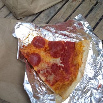 Viccino's Italian Carryout - Love this pizza! I always get a slice when I take the train to and from Baltimore. Pepperoni or veggie, it's all good! - Italian Near Me - Baltimore, Maryland
