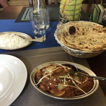 Indian Aroma - Chicken tiki masala and garlic naan - Indian Near Me - Praha 8, Puerto Rico Indian Aroma - Chicken tiki masala and garlic naan - Indian Near Me - Praha 8, Puerto Rico