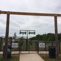 Mickey's Dog Park - Nice entrance