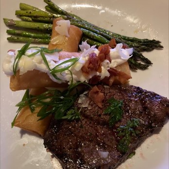 JOEY Bell Tower - Steak & crispy mashed potatoes with asparagus - Canadian (New) Near Me - Edmonton, Alberta