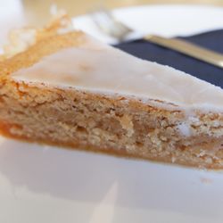 Caffe Mundi - Almond-Apricot Cake