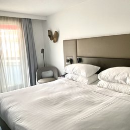 King Bed with access to M Club