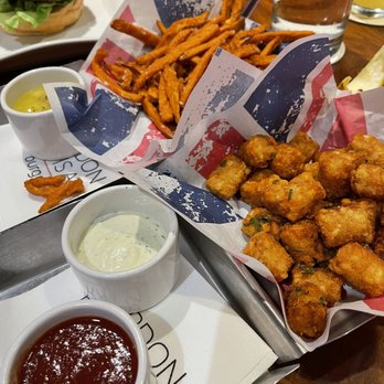 Gordon Ramsay Burger Las Vegas - Sweet potato fries and tater tots - Burgers Near Me - Las Vegas, Nevada