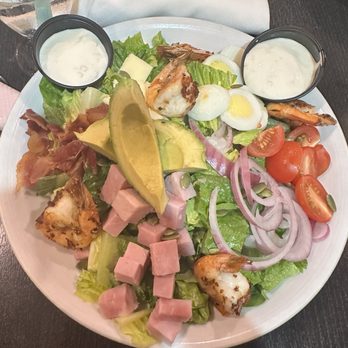 2800 Kitchen & Lounge - Cobb with Shrimp - New American Near Me - San Pedro, California
